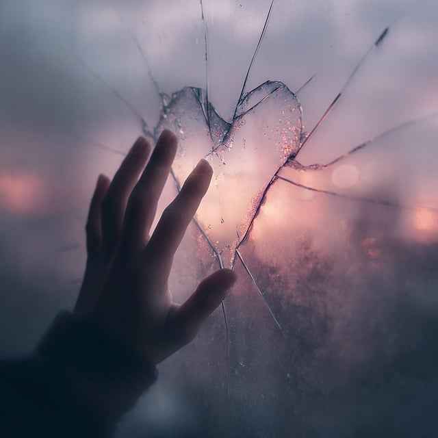 Jak radzić sobie z pyleniem posadzek betonowych – skuteczne rozwiązania