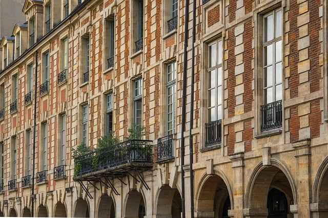 Jakie ciśnienie do mycia kostki brukowej – ochrona nawierzchni